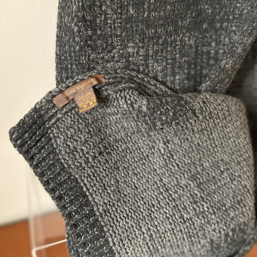 Louis vuitton grey damier wool scarf - Picture 2 of 12